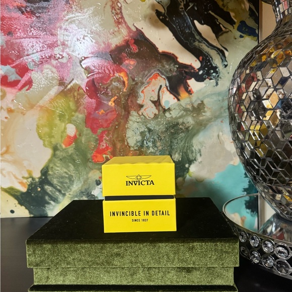 Invicta Yellow Watch Box - Picture 6 of 6